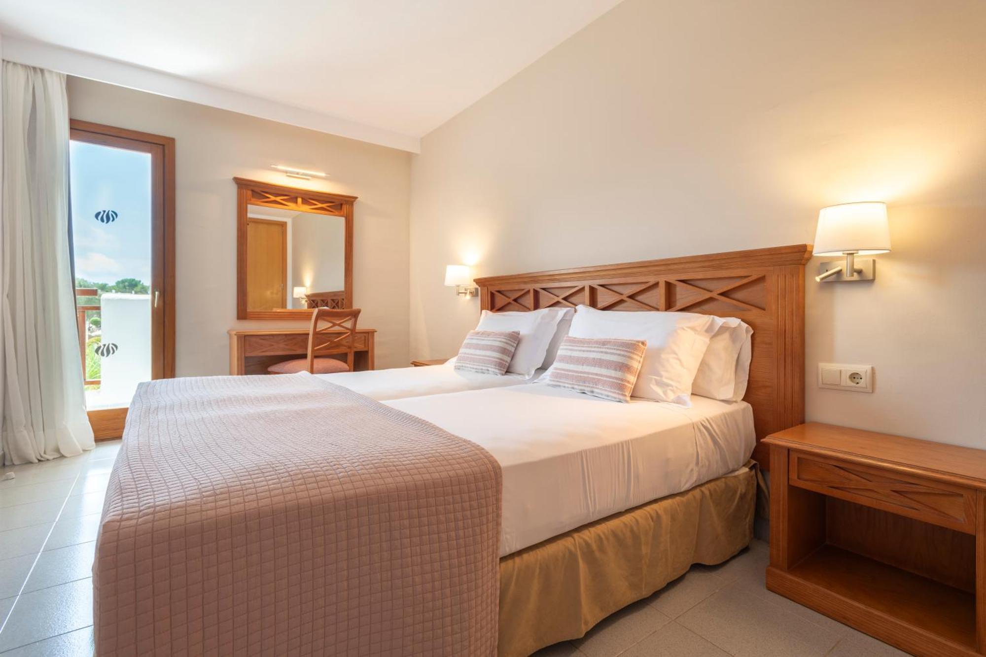 Inturotel Esmeralda Garden Apartahotel 3*